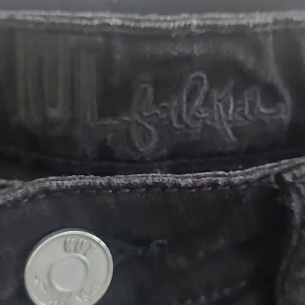 Kut from the Kloth black jeans  sz 8 Long mid rise 5 pocket